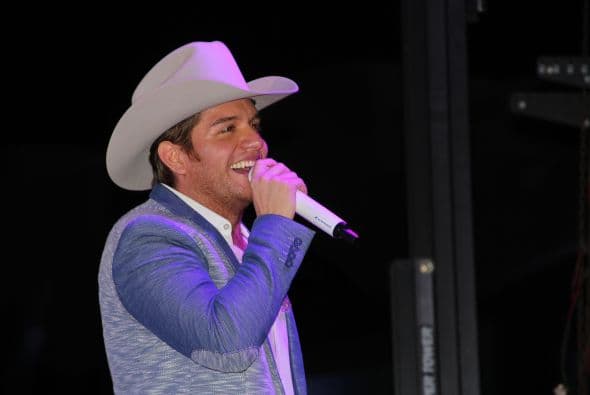 ¡Univisión Arizona sí cumple con su gente! Después de la tormenta, vino un súper concierto con El Dasa y la Arrolladora Banda Limón. Miles de personas bailaron, cantaron y además compartieron con el talento de radio y televisión de Univisión Arizona.