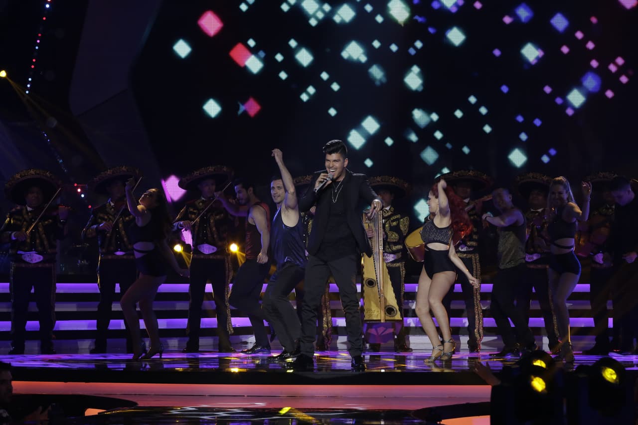 Jonathan cantó 'El Noa Noa'.