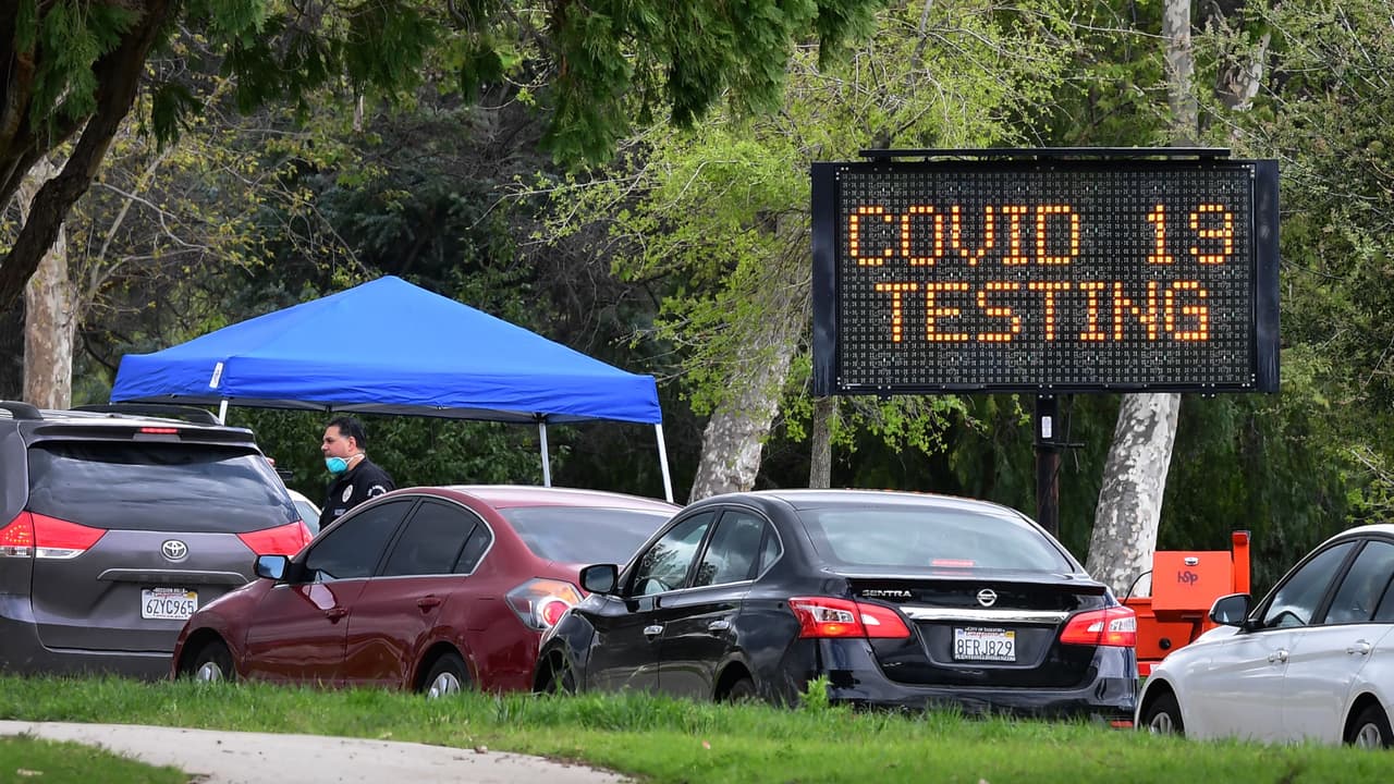 California alcanza 100,000 casos de Covid-19 a la vez que EEUU registra 100,000 muertes