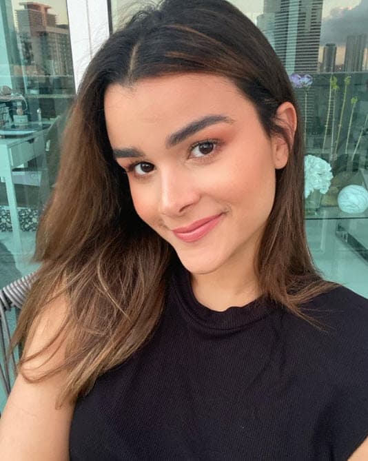 <b><a href="https://www.univision.com/shows/el-gordo-y-la-flaca/raul-quiso-bailar-al-estilo-de-farruko-pero-no-convencio-a-clarissa-molina-con-sus-pasos-video">Clarissa Molina no pudo ocultar la emoción</a></b> que le da la próxima llegada de la Navidad.