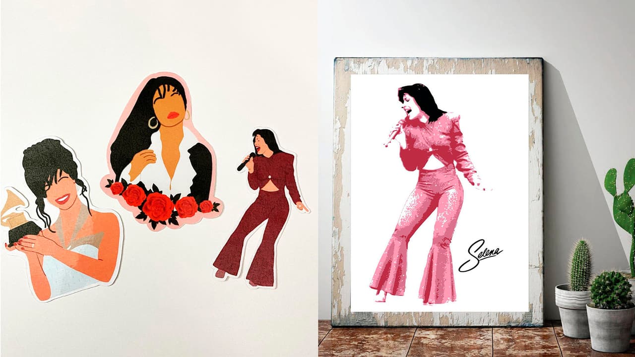Si te gusta pegar stickers en cuadernos o detrás de la puerta de tu cuarto, también hay de Selena. Incluso, hay cuadros para decorar la casa.