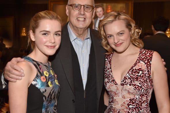 Kiernan Shipka, Jeffrey Tambor y Elisabeth Moss