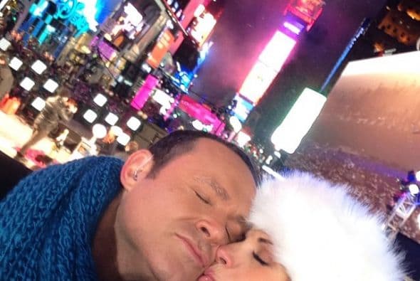 Trabajando o en casa con familia y amigos, los famosos de Univision se la pasaron de lo mejor despidiendo el 2014. ¡A celebrar, como debe ser!