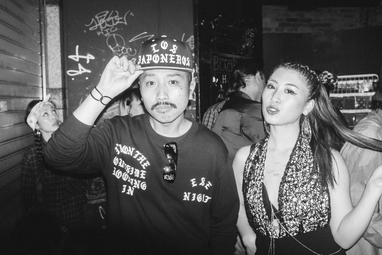 Algunos grupos de Japonés están fascinados con la cultura chicana de California.