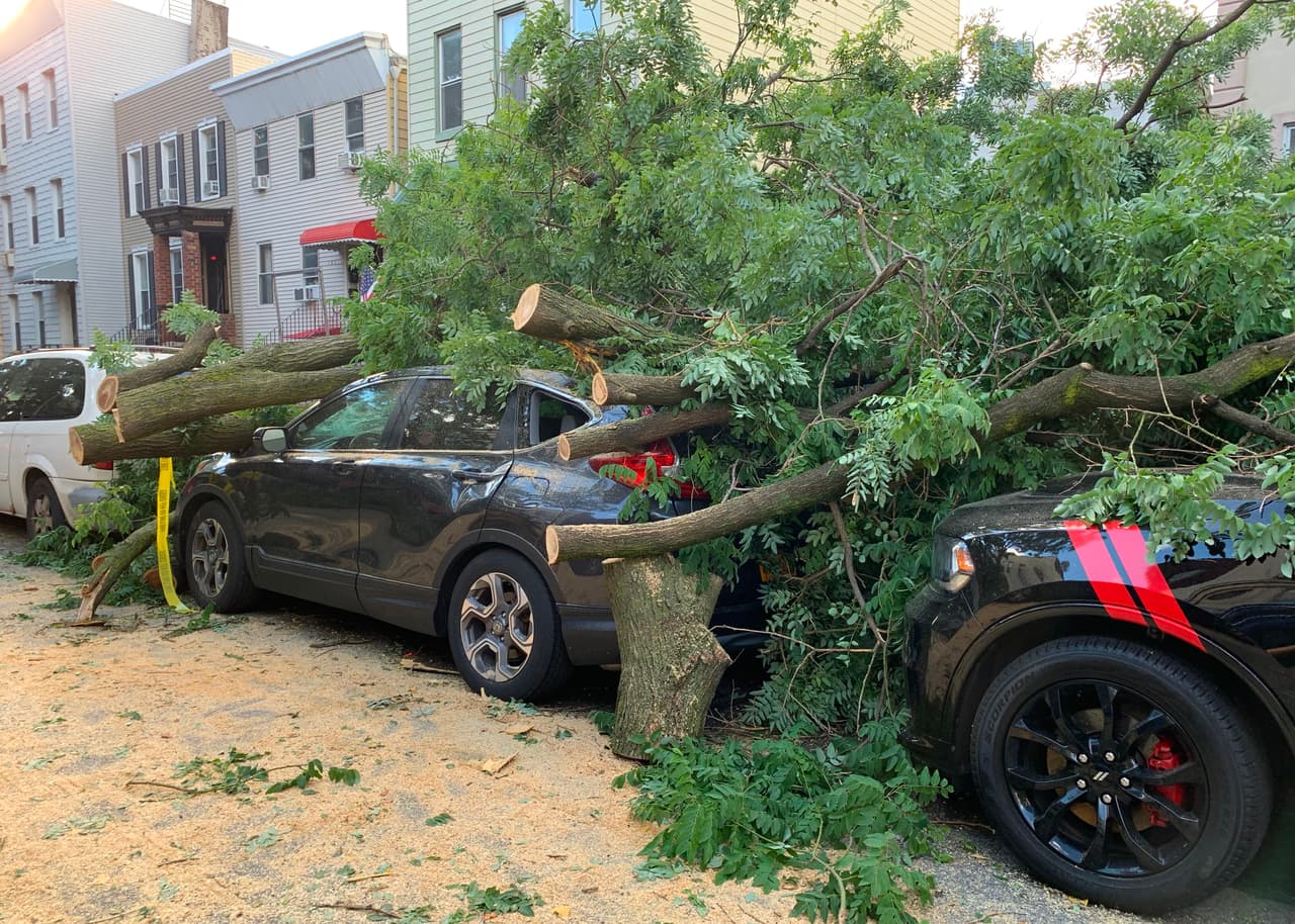 En fotos: El paso de la tormenta tropical Isaías por Nueva York que provocó la muerte de una persona 