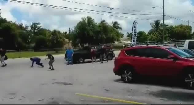 Testigo graba el momento en que asesinan a balas a un influencer dominicano en Miami