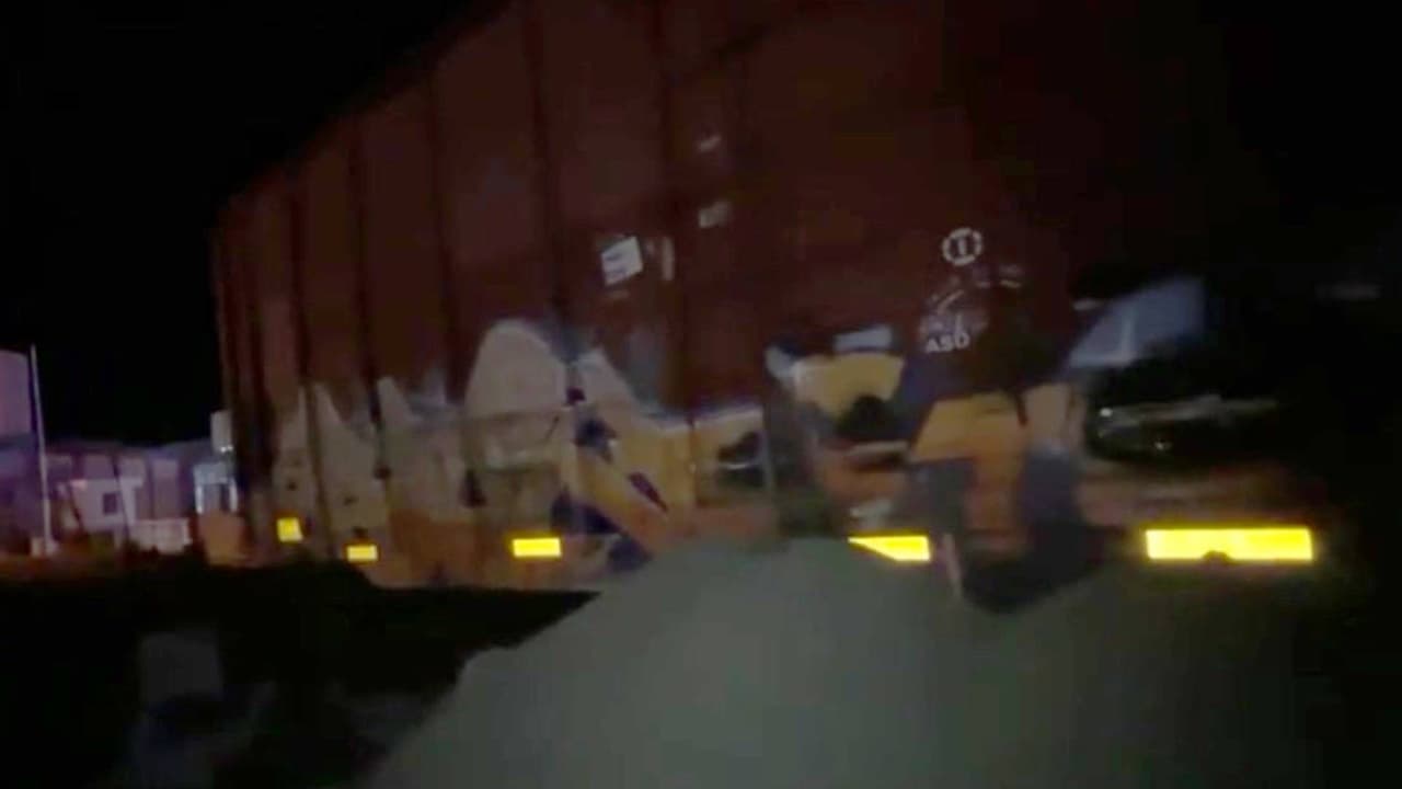 Vagón de tren en Nogales avanza sin control hasta estrellarse cerca de la frontera