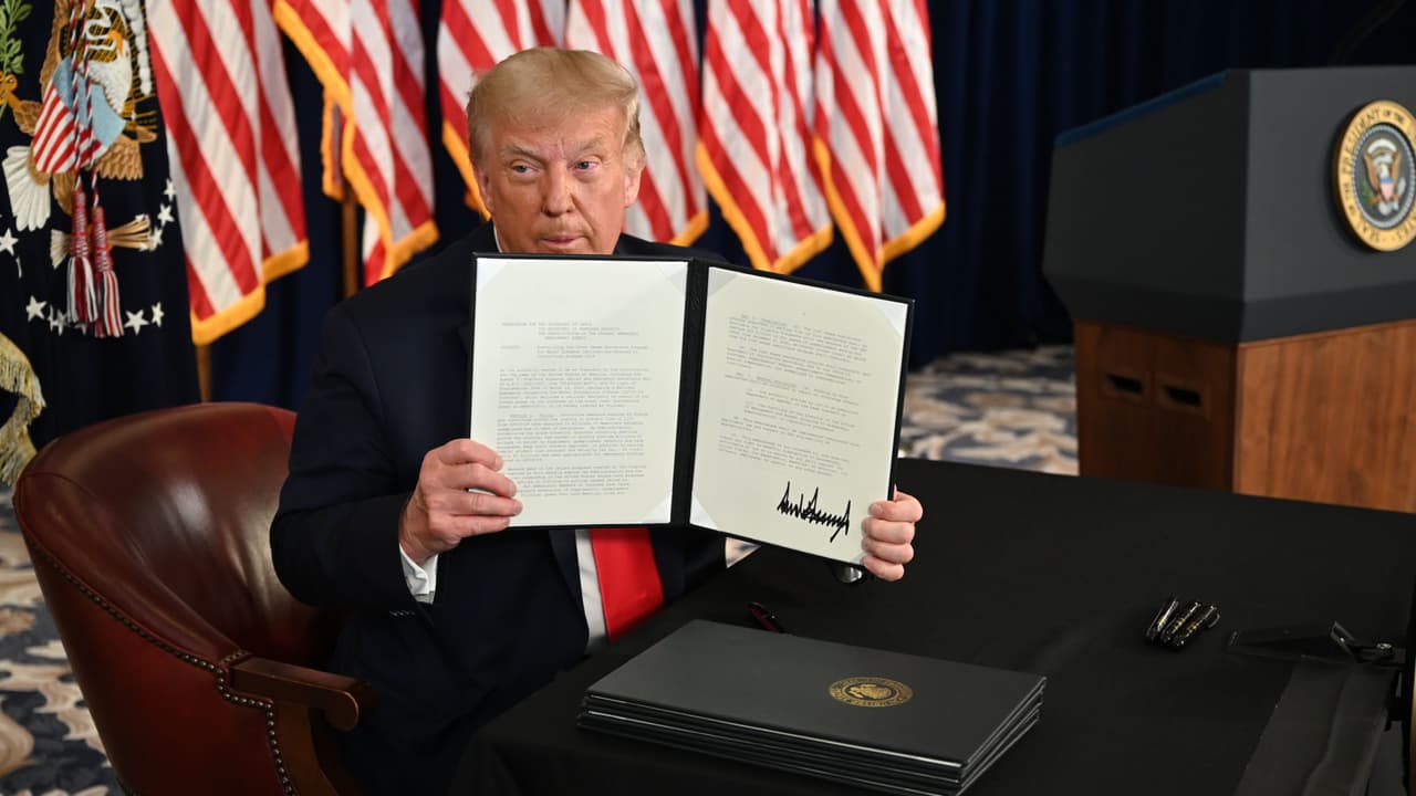 Trump rebaja a $400 el bono de desempleo: te explicamos las órdenes ejecutivas y si puede hacerlo