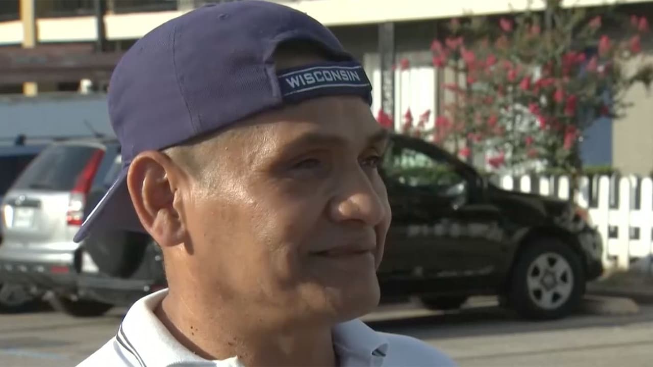 “Lo que yo pagaba se me fue para arriba y sí me ha afectado”, dijo Oscar Orellana a Univision 45.