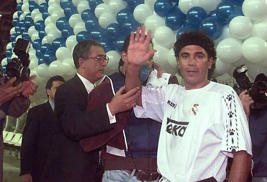 Un mexicano generaría molestia entre los dos grandes de Madrid. El pase de Hugo Sánchez del Atlético de Madrid al Real Madrid generó enojo entre los colchoneros, pese a que las directivas españolas usaran como puente para la transacción a los Pumas.