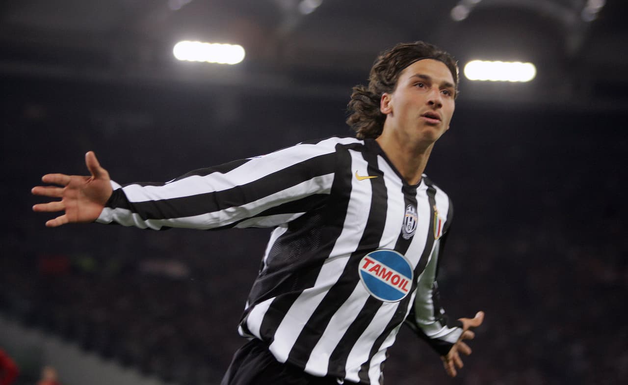 El sueco Zlatan Ibrahimovic parece tener un corazón para albergar mil amores, pues luego de jugar con la Juventus no tuvo problema alguno para fichar con el Inter de Milán por problemas de descenso del equipo de Turín.