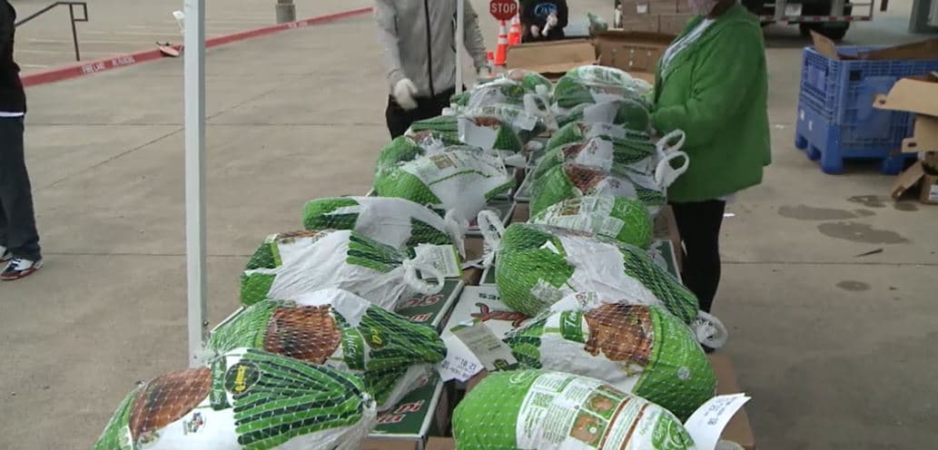 Organizaciones se unieron para regalar decenas de cenas por el Día de Acción de Gracias