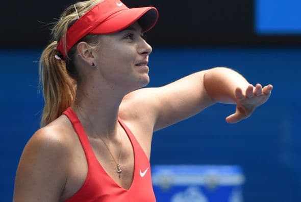 Maria Sharapova se luce en el fútbol