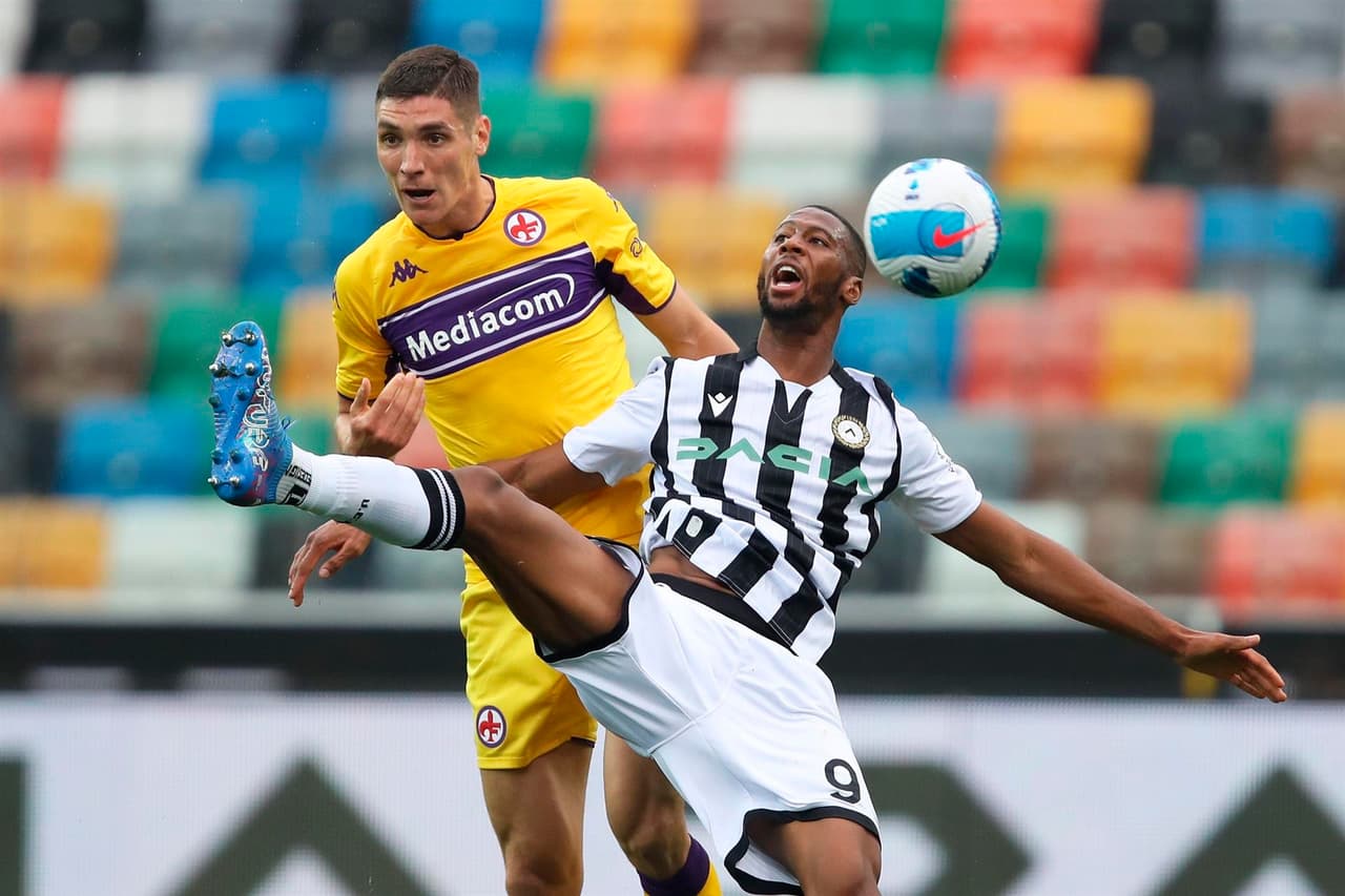 Dusan Vlahovic, de penalti, le dio la victoria a la Fiorentina ante el Udiense por la mínima, durante la sexta fecha de la Serie A. Este ha sido el cuarto gol del serbio en seis partidos en lo que va de la temporada y mantiene a su equipo en puestos europeos.