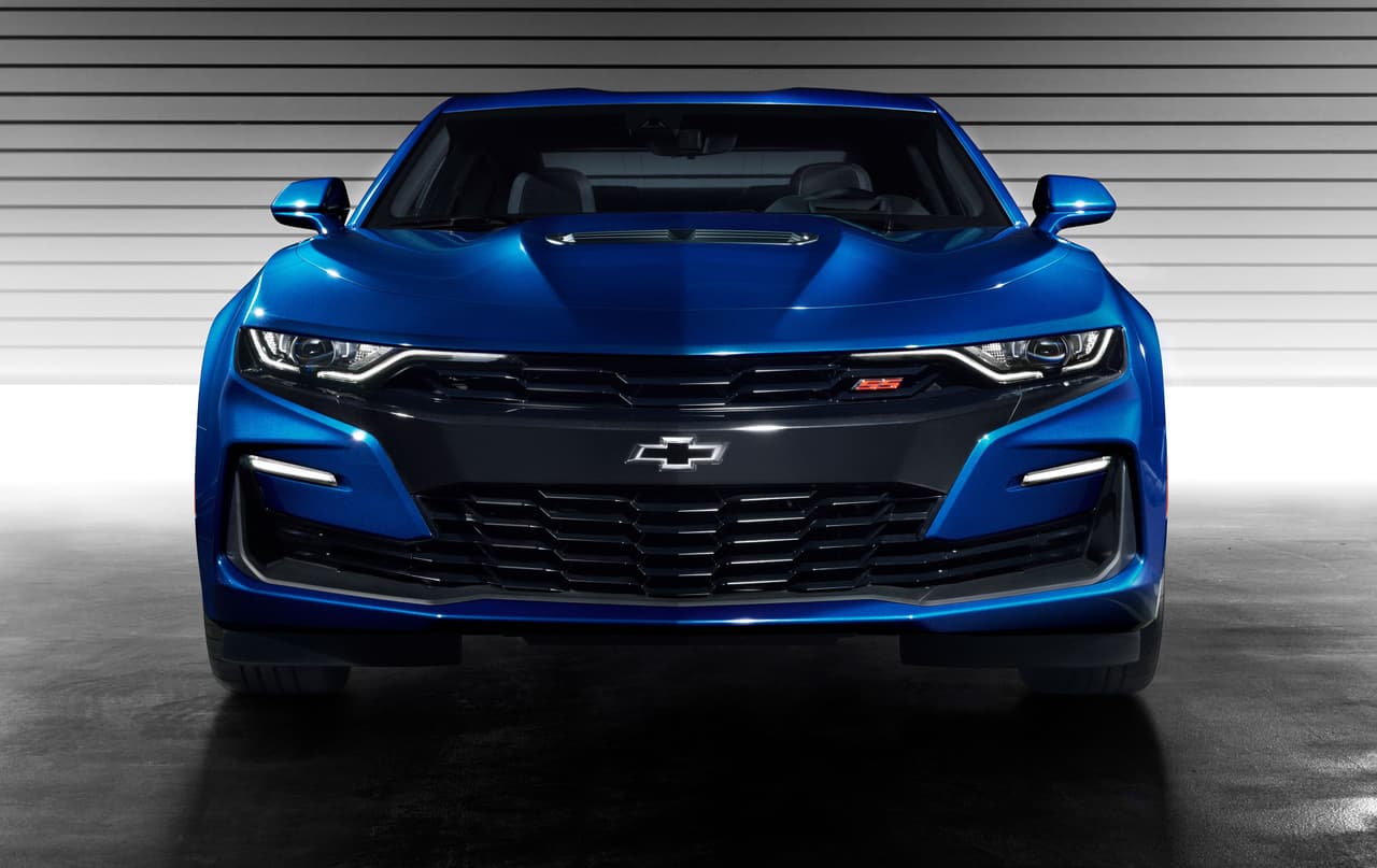 En la última posición está otro modelo de General Motors, el 
<b>Chevrolet Camaro</b> con 
<b>3 estados </b>mencionándolo en Twitter como el ‘auto soñado’. Otro músculo americano motivado por un motor V8 de 6.2 litros capaz de generar 455 caballos de fuerza y 455 lb-pie de torque. Al tener la opción de ser equipado con una transmisión manual, es sin duda un objeto de deseo para muchos entusiastas.
<br>
<br>
<b>Precio inicial del Chevrolet Camaro 2020:</b> $25,000