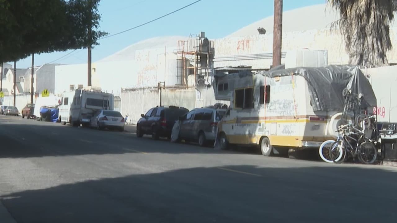 Reparaciones gratuitas para los autos de personas sin hogar en Los Ángeles