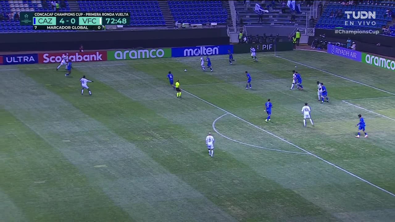 ¡GOL!  anota para Cruz Azul. Nicolás Ibáñez