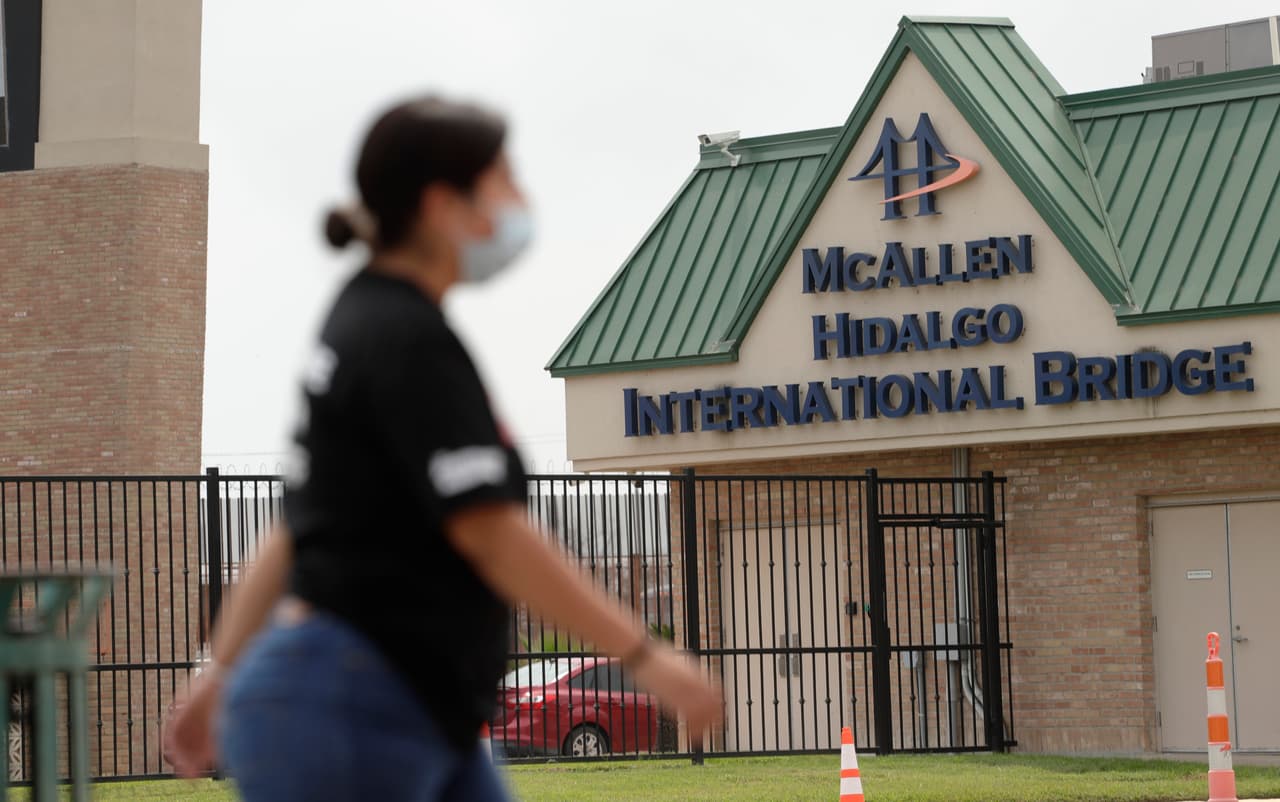 Entablan demanda contra la orden ejecutiva de Trump que detuvo la inmigración legal por la pandemia