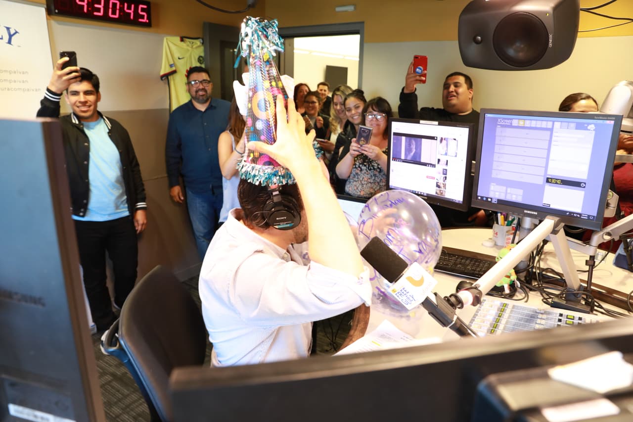 Y con todo el cariño le deseamos que sean tres veces más esos mismos 32.