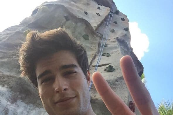 El conductor estaba feliz de poder viajar a este país.