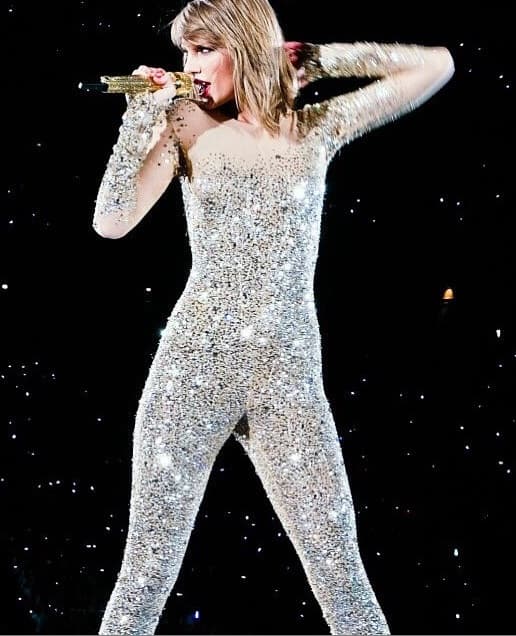 En sus shows, Taylor también se pone muy sexy, y ella lo presume en la red.