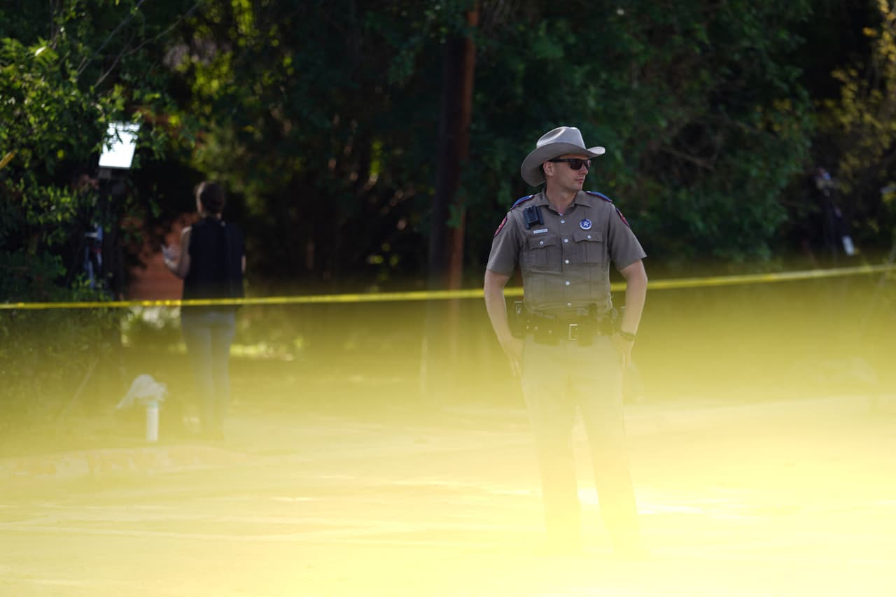 El programa ALERRT, por sus siglas en inglés, fue creado para entrenar a autoridades locales, al igual que agentes que brindan servicios de emergencia en caso de un pistolero activo. Ante el reciente tiroteo en la escuela primaria Robb, de Uvalde, analizan cambios.