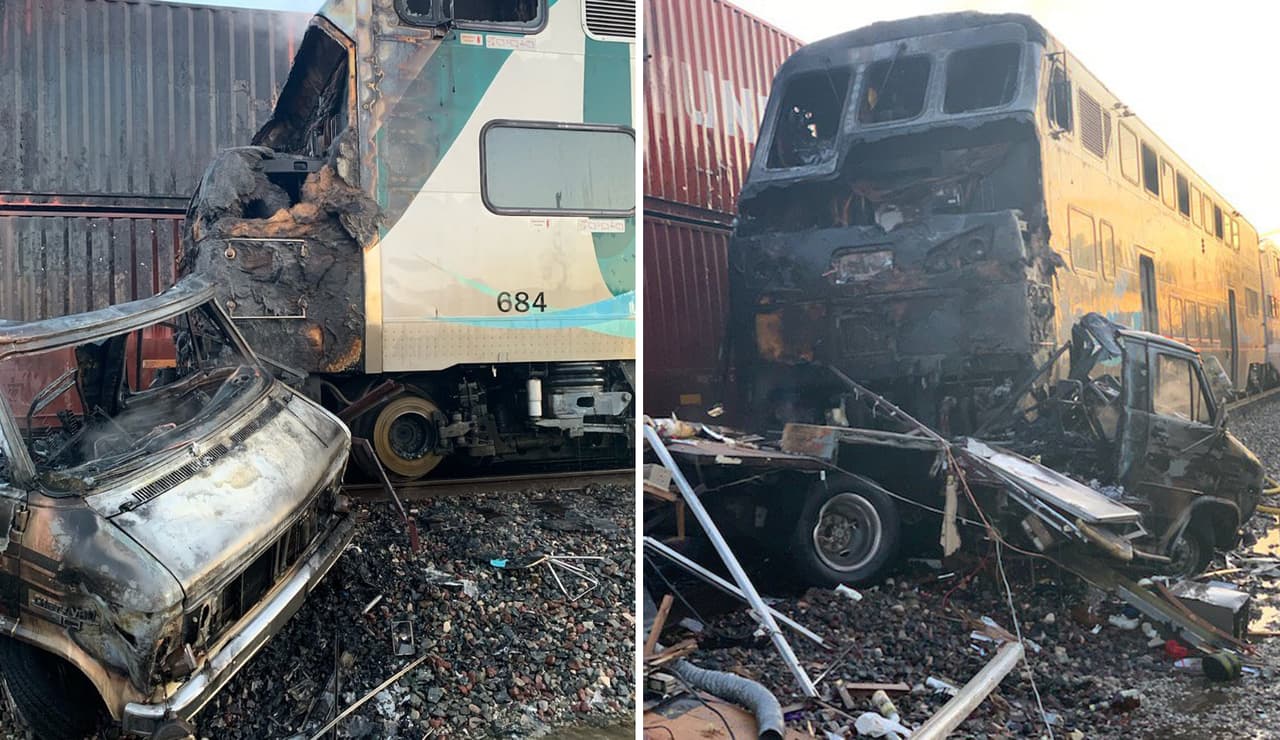 Tren de Metrolink se estrella contra un vehículo causando retrasos para cientos de usuarios