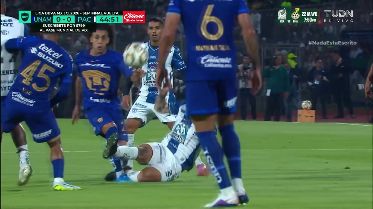 ¡Entrada criminal de Barreto! Barre durísimo y de milagro no lesiona a Carrasquilla