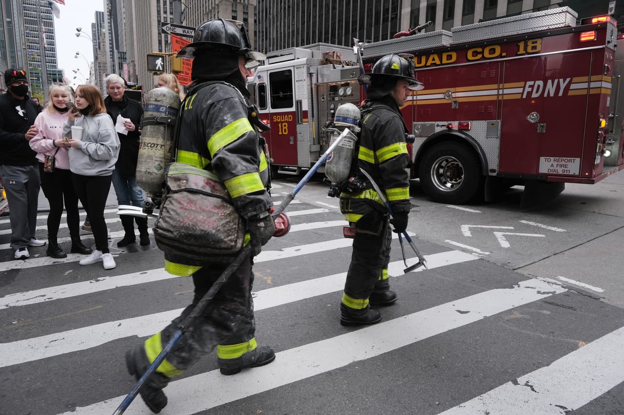 20 unidades y 78 bomberos lucharon para controlar este incendio por aproximadamente una hora.
<br>