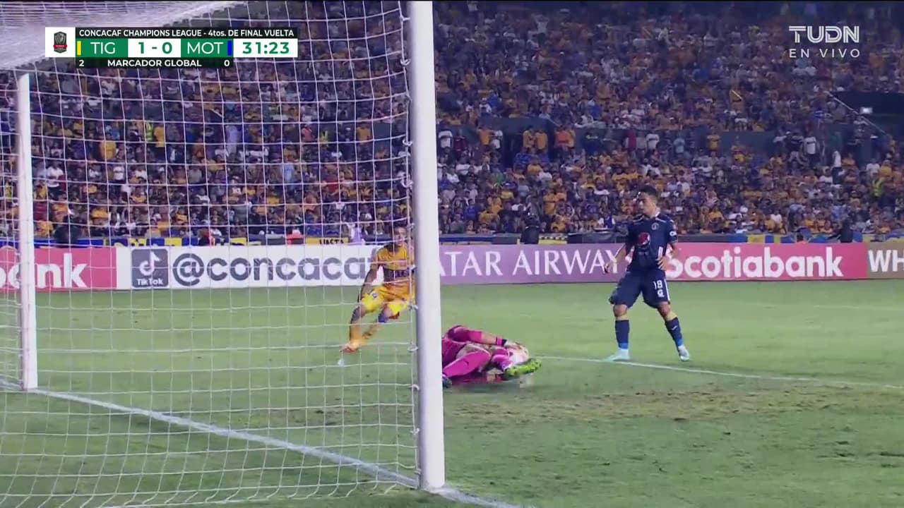 ¡TIRO ATAJADO! disparo por André-Pierre Gignac.