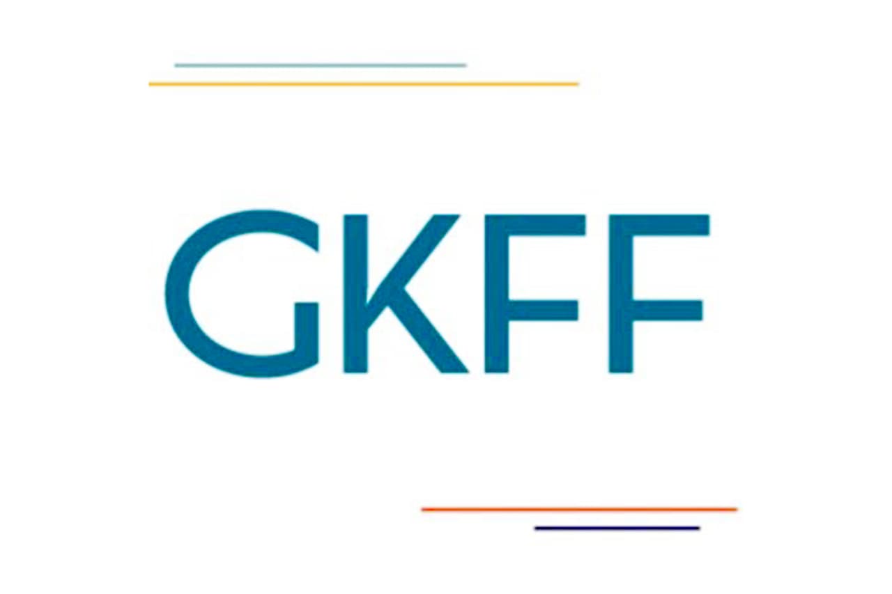 <b>Puesto 15. George Kaiser</b>
<br>
<br>Donaciones de por vida: 1,300 millones de dólares.
<br>
<br>Porcentaje del patrimonio neto donado: 19.4%.
<br>
<br>Patrimonio neto: 5,400 millones de dólares.
<br>
<br>Enfoque de sus aportes: educación, salud y el alivio de la pobreza.
<br>
<br>El presidente de la corporación financiera BOK hace sus aportes a través de la Fundación de la Familia George Kaiser, centrada en la educación y la atención médica infantil. También es un importante benefactor de proyectos en su natal Tulsa, Oklahoma, incluido un programa reciente que 
<a href="https://tulsaremote.com/"><u>ofrece 10,000 a las personas que se muden a esa ciudad para trabajar de forma remota</u></a>.
<br>
<br>
<a href="https://www.univision.com/noticias/dinero/lugares-de-eeuu-que-te-pagaran-si-te-reubicas-fotos"><u>Mira aquí 10 lugares de Estados Unidos donde podrías recibir un pago si te mudas allí.</u></a>
<br>