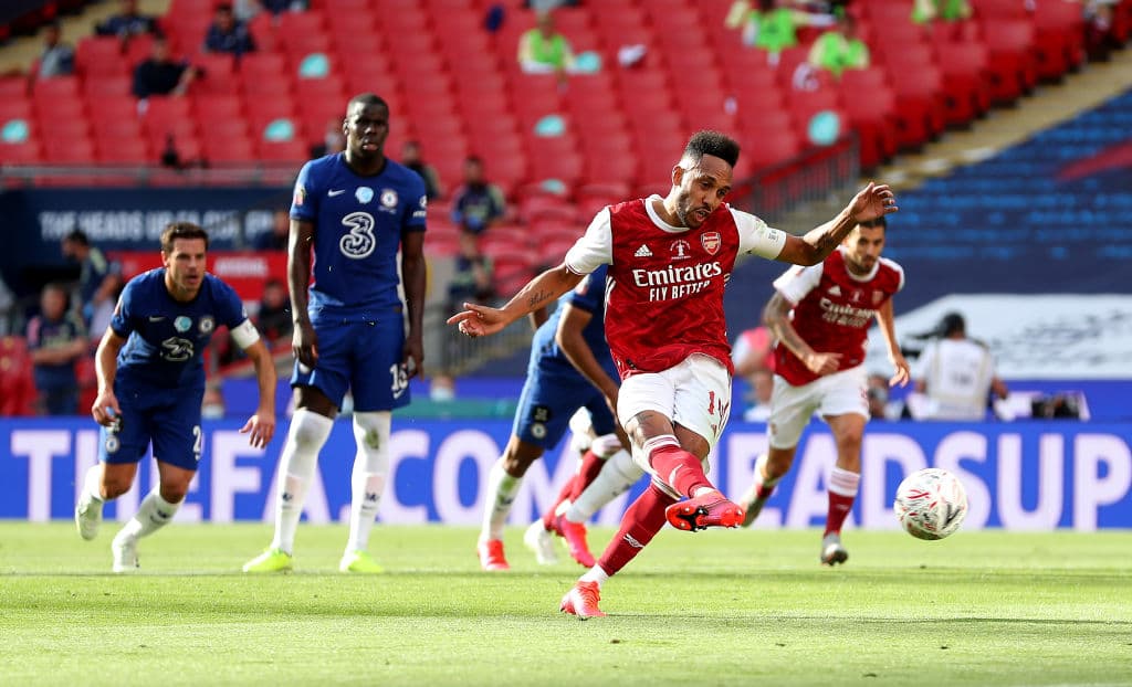 Un minuto más tarde, Aubameyang fue derribado dentro del área por Azpilicueta y se decretaba la pena máxima.