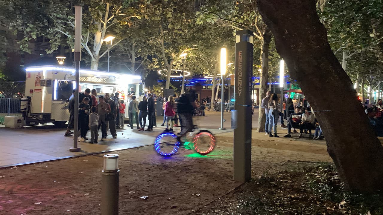 Discovery Green es un parque de 12 acres creado por una asociación entre la ciudad de Houston y la organización sin fines de lucro Discovery Green Conservancy en el centro de Houston, Texas.