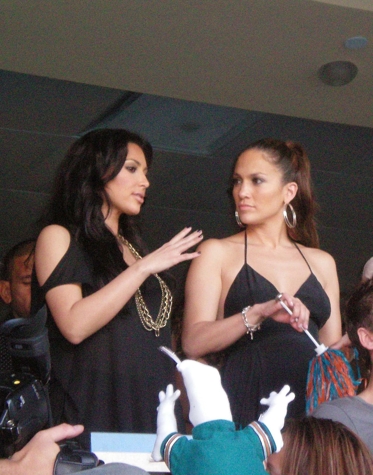 Tanto Kardashian como JLo mantienen una agenda de trabajo muy ocupada, además de que viven en estados diferentes del país, lo que a veces complica que se frecuenten.