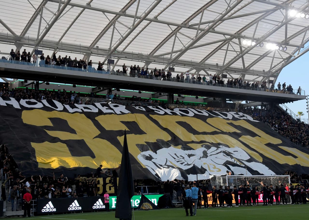 La afición de LAFC tiene todo absolutamente preparado para brindar a la Final de la liga todo el color.
<br>