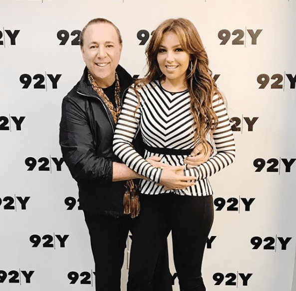 Incluso, en días de relativo descanso como lo son los fines de semana, Thalía y Tommy Mottola no paran de trabajar.