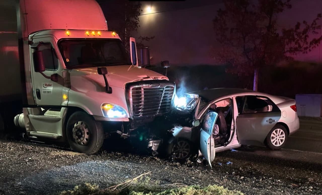 Termina gravemente lesionado tras impactarse contra un camión de carga en North Highlands