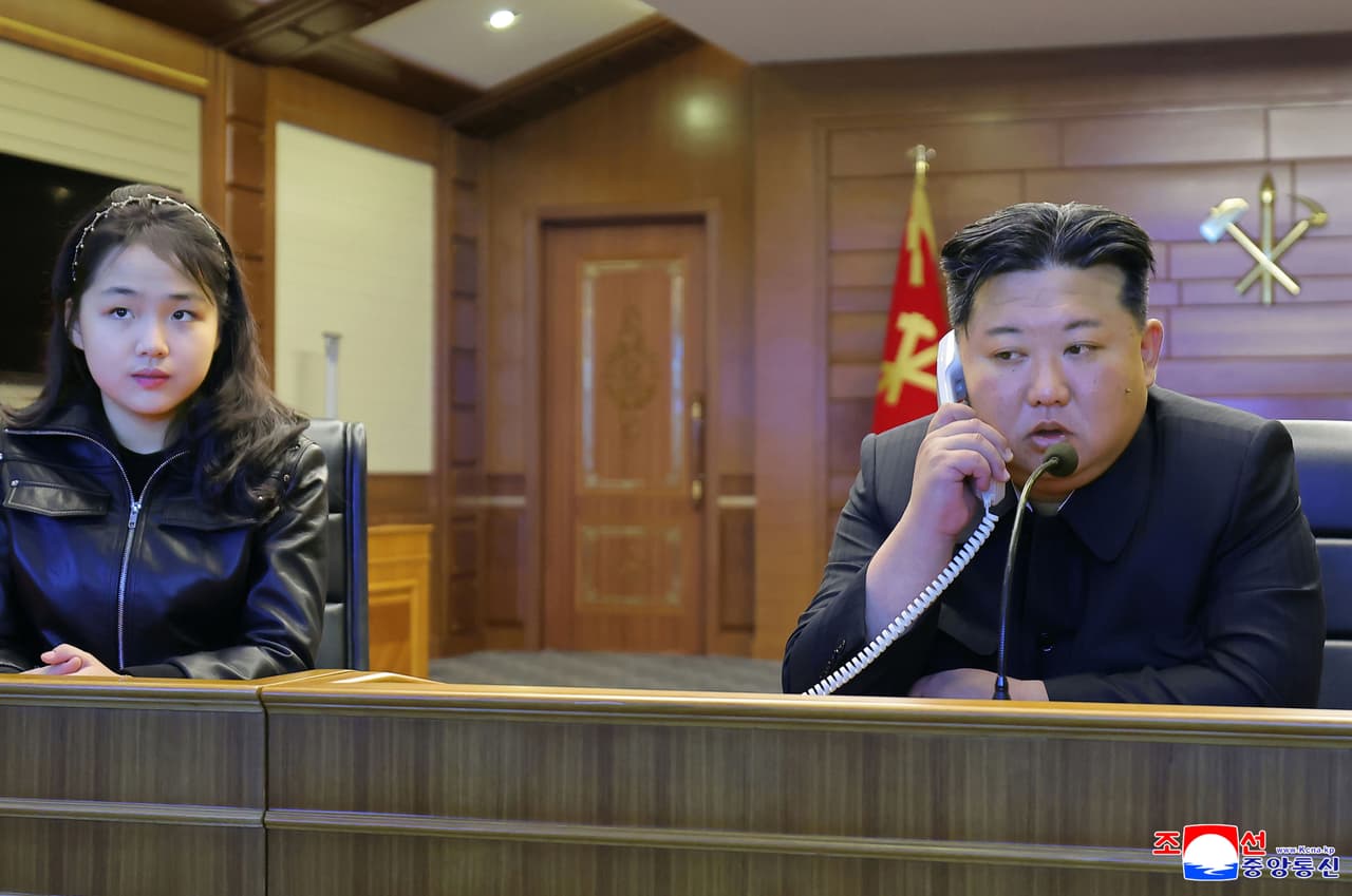Kim Jong Un observa prueba de misiles junto a su hija Kim Ju Ae y reaviva rumores de sucesión en Corea del Norte