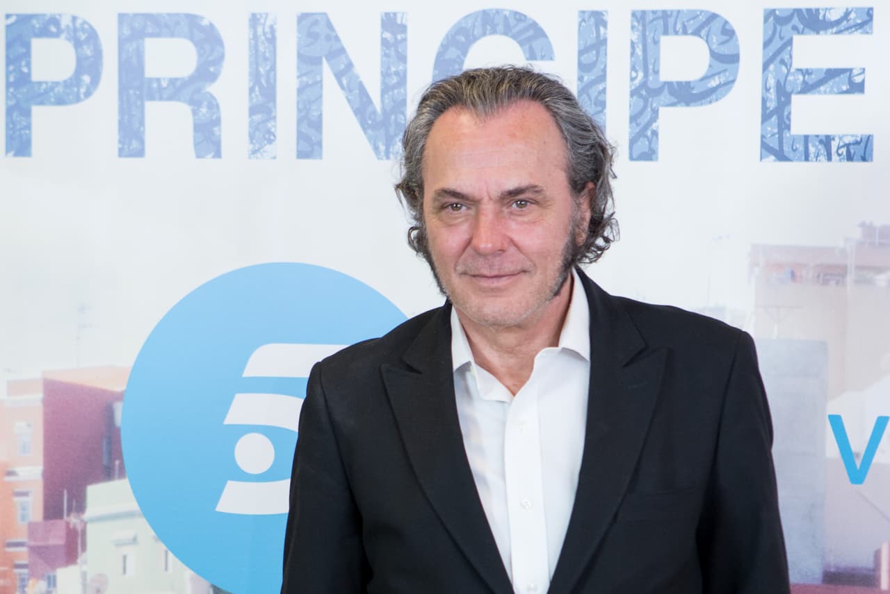 El reconocido actor español, ganador del Premio Goya, llega a la pantalla de UniMás en El Príncipe como el apuesto y veterano policía Fran ¿Dejarías que te capture?