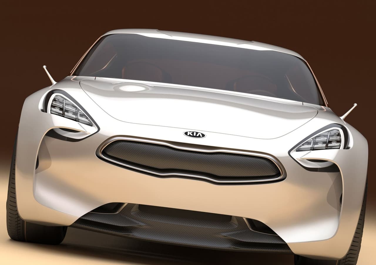 Habrán transcurrido cerca de 6 años entre la presentación del Kia GT Concept y la aparición del Kia GT de producción. un periodo insualmente largo para traducir un prototipo a un modelo final. El Kia GT llegará a mediado de 2017 como modelo 2018 y ya se han visto algunos modelos de prueba circulando en California.