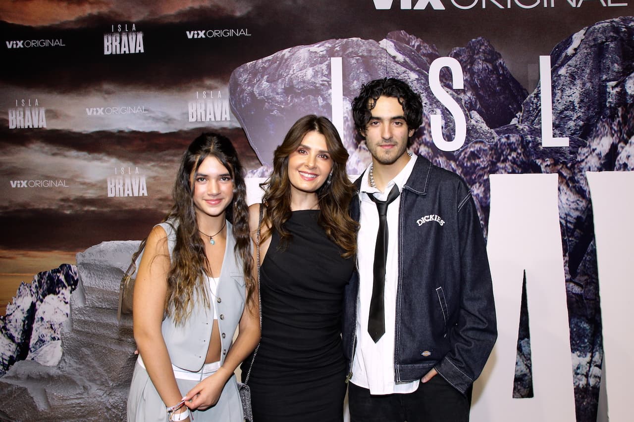 Mayrín Villanueva e hijos