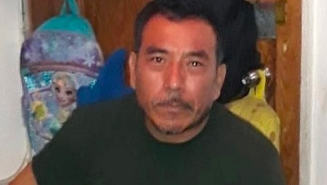 El mexicano Javier García murió de complicaciones de coronavirus el pasado 20 de mayo tras haber estado luchando por su vida en un hospital durante un mes. Originario del pueblo Díaz Mirón, en Misantla Veracruz, García llegó a Chicago hace 20 años. Estaba casado y tenía cinco hijos. La familia creo una colecta en 
<a href="https://www.gofundme.com/f/ayuda-para-la-familia-del-senor-javier-garcia?utm_source=customer&utm_medium=copy_link&utm_campaign=p_cf%20share-flow-1&fbclid=IwAR3jLYJBQnyUQ5Ci_5Sc7fuWVQUWbg8X3miWVF66THX0sewFDHCg0zfLJoI" target="_blank">Go Fund Me</a> para los gastos funerarios.