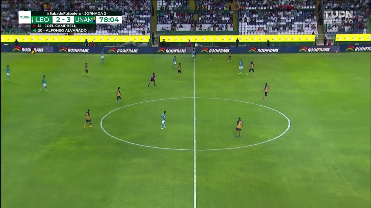 ¡GOL!  anota para León. Lucas Di Yorio