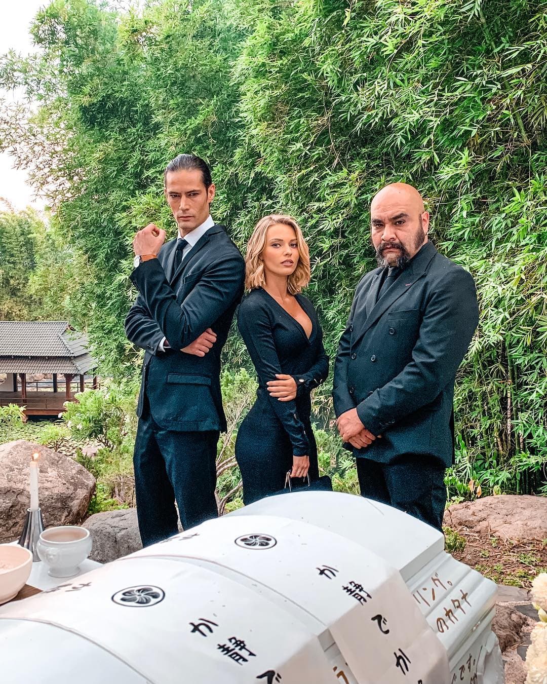 La actriz encarna a una ambiciosa mujer especialista en ingeniería financiera, que no duda en usar su belleza para conseguir lo que quiere.