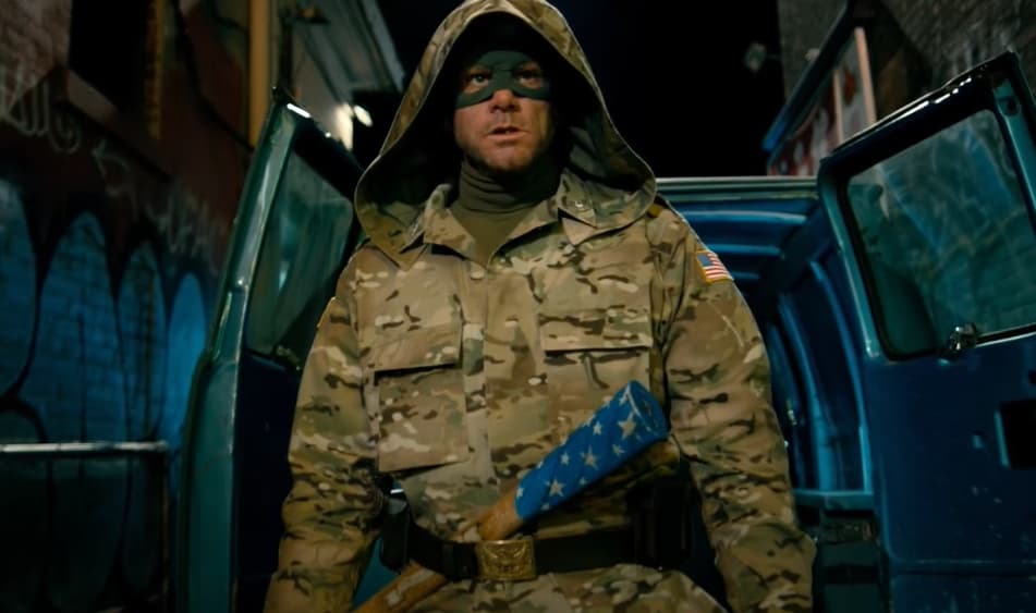 De acuerdo a lo que el propio Jim Carrey publicó en su cuenta de Twitter, hizo esa película un mes antes de la tragedia de Sandy Hook, por lo que en ese momento no podía tolerar ese nivel de violencia. Después de disculparse, el actor aseguró que los terribles hechos del 2012 cambiaron su corazón para siempre.