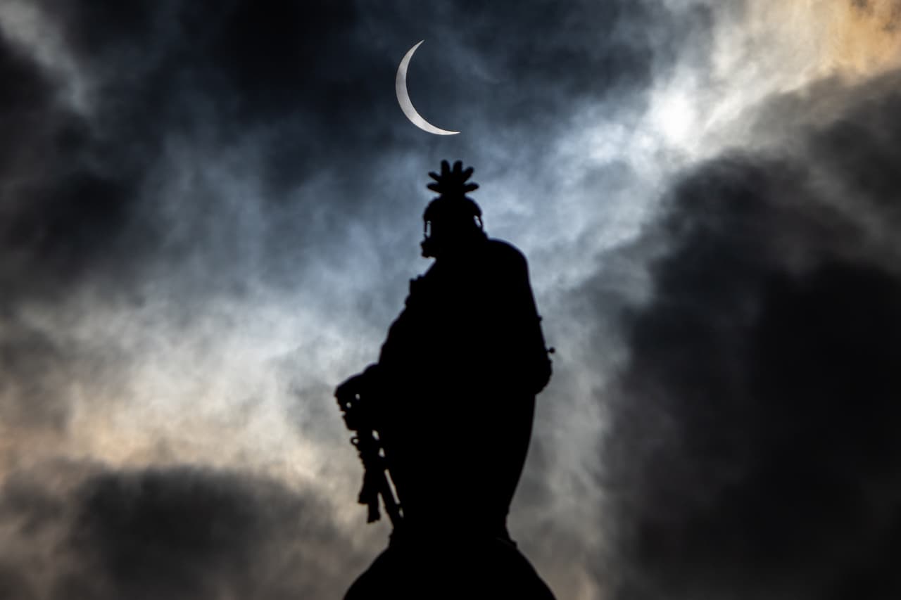 El punto máximo de este eclipse se dio a las 15:20.