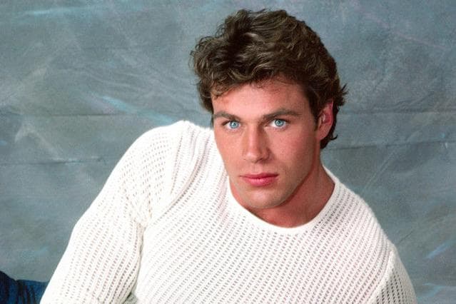 El 18 de octubre de 1984, el actor 
<b>Jon-Erik Hexum</b>, protagonista de la serie ‘Cover Up’, murió en el set del programa mientras simulaba jugar a ruleta rusa con una pistola Magnum calibre 44.