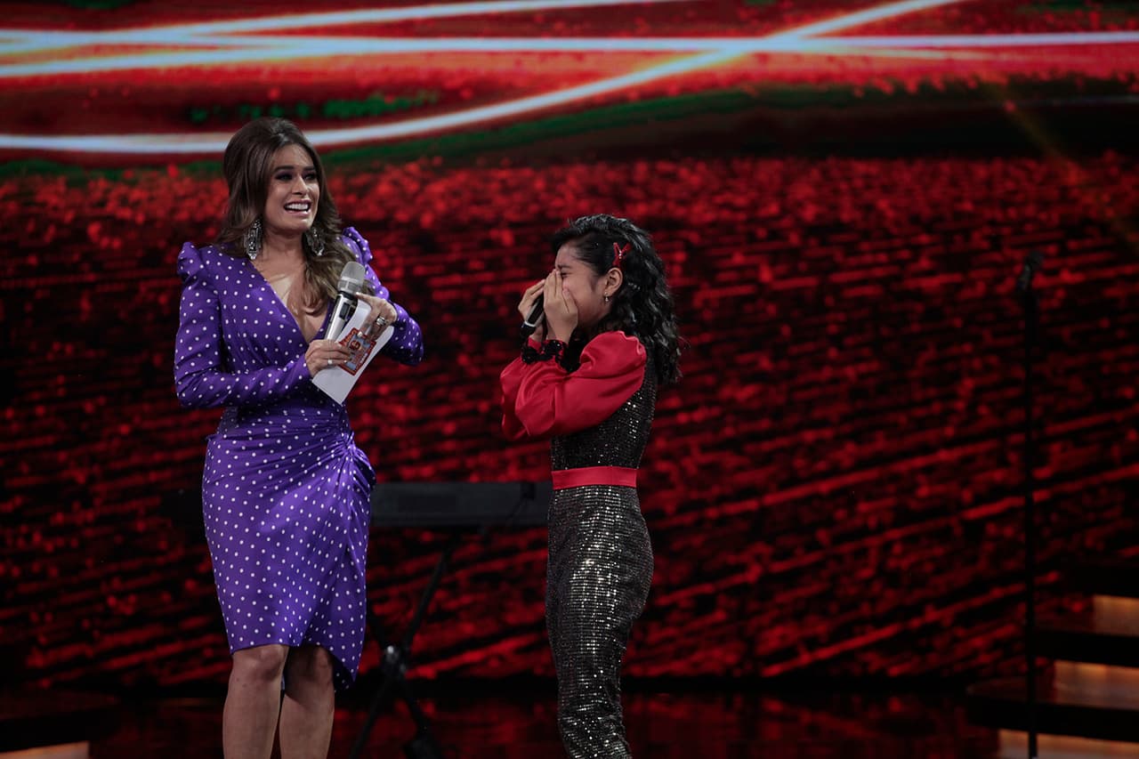 La pequeña de 11 años e integrante del escuadrón 'Giovani y los saca chispas' no podía creer que los jueces la hubieran felicitado y le hubieran otorgado su primera calificación perfecta del reality.
