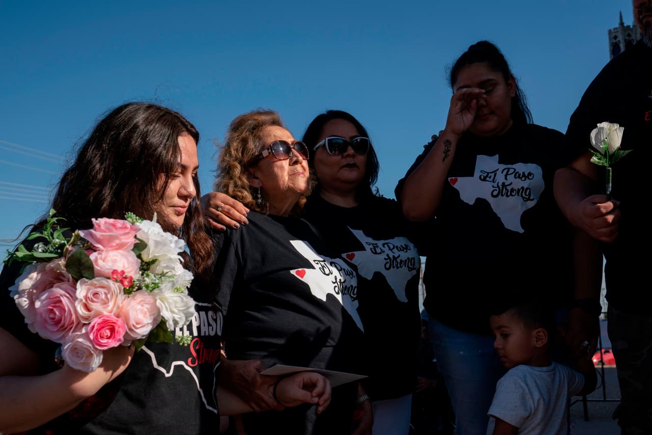 Un año del mortal tiroteo en Walmart de El Paso: la comunidad hispana recuerda a las víctimas afectadas por la pandemia