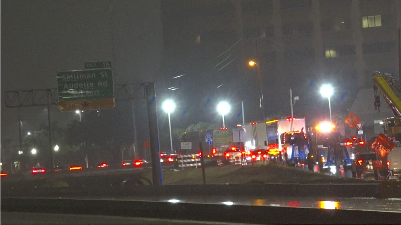 Se reportaron varios accidentes a lo largo de la 635, incluyendo en Greenville, Plano Road y Centerville con retrasos de horas en sus carriles de este a oeste. A la altura de Greenville se reportó un incidente que involucró a un camión de 18 ruedas.